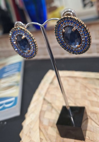 Brinco oval strass azul