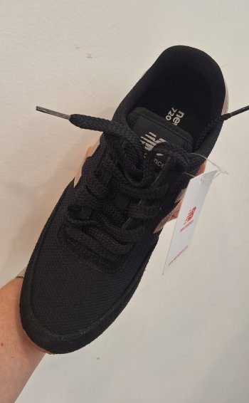Tênis New Balance 36 novo